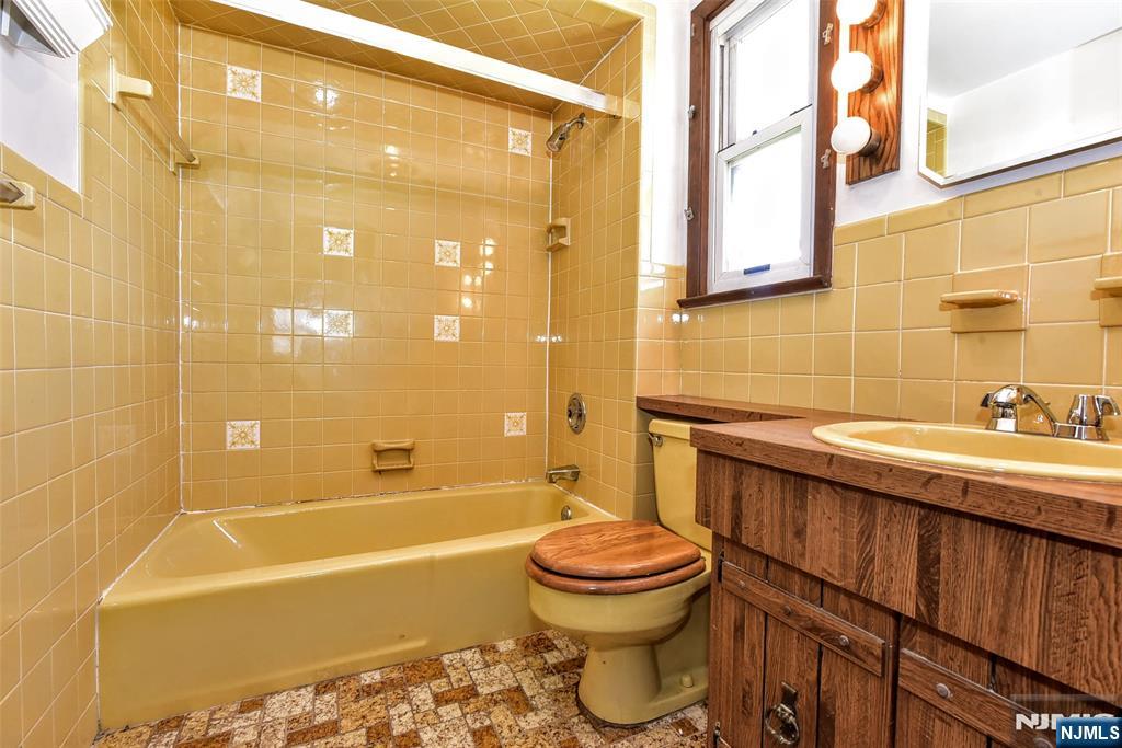 303 Marlboro Road Wood-Ridge, NJ 07075 - Photo 13 of 21