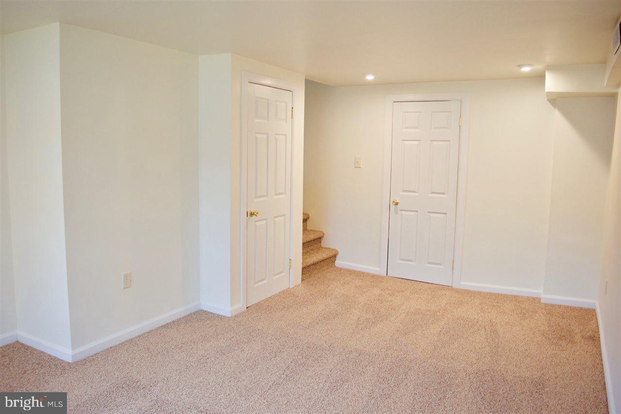 727 Fireside Road York, PA 17404 - Photo 5 of 13