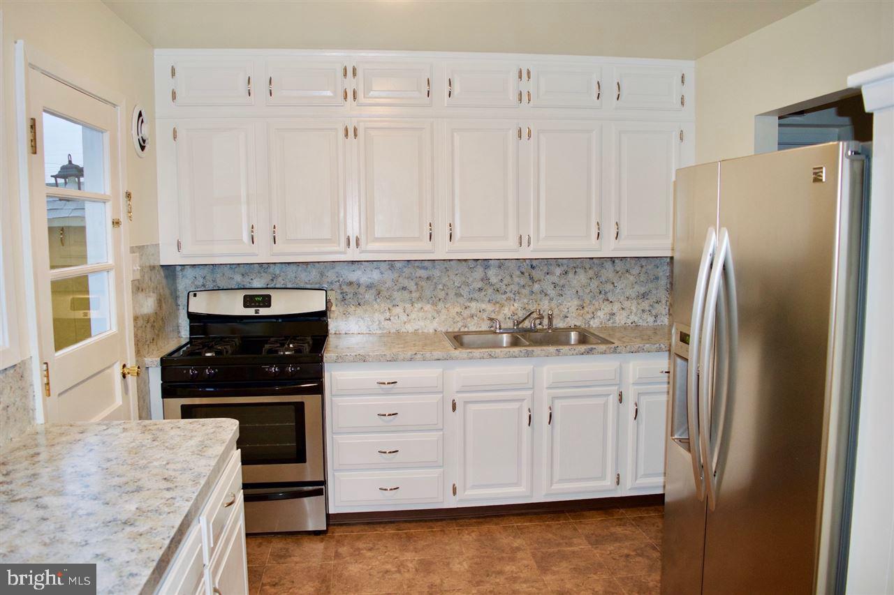 727 Fireside Road York, PA 17404 - Photo 6 of 13