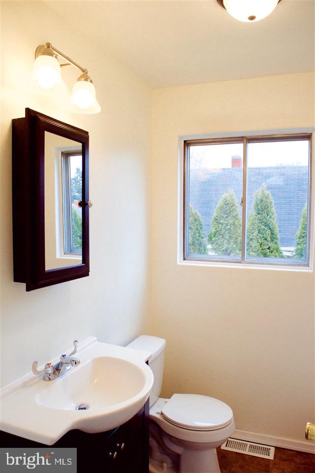 727 Fireside Road York, PA 17404 - Photo 7 of 13