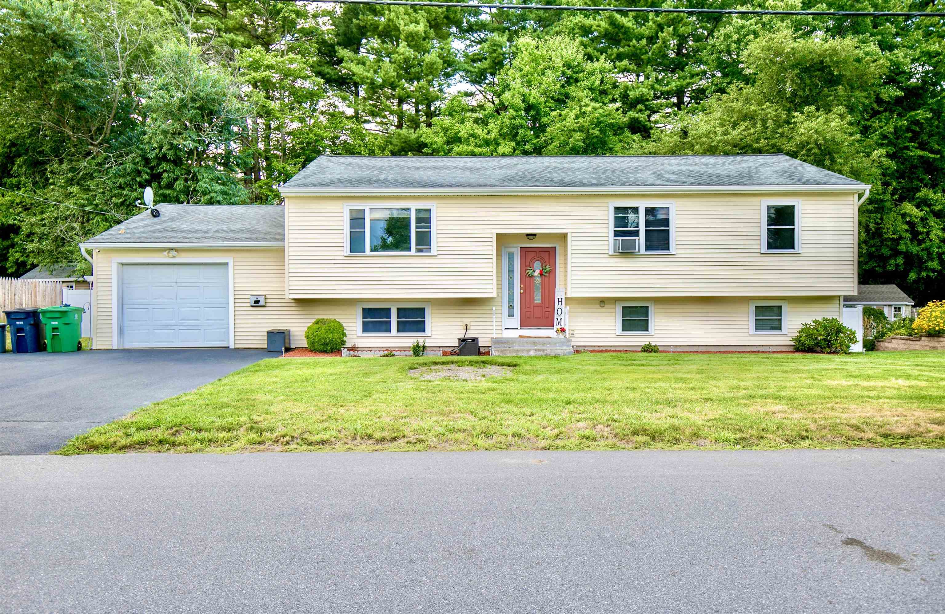 32 Cox Street Nashua, NH 03064 - Photo 1 of 26