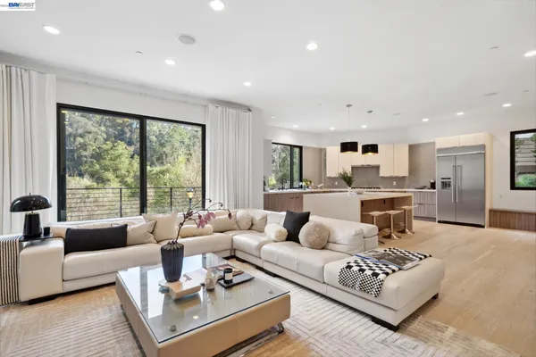 $2,495,000 | 3 West Circle, Oakland, CA 94611