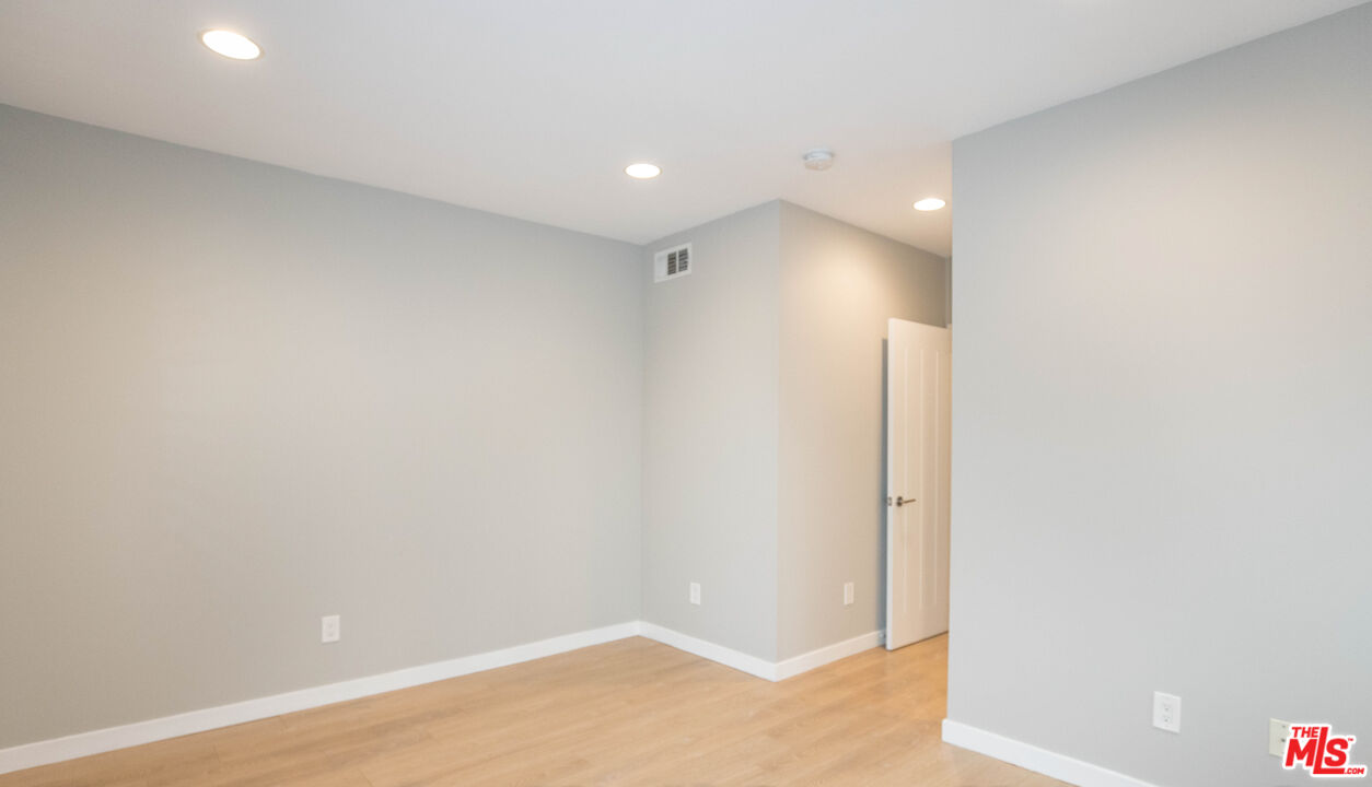 6546 La Mirada Avenue, Unit 6548 Los Angeles, CA 90038 - Photo 19 of 24 a view of an empty room