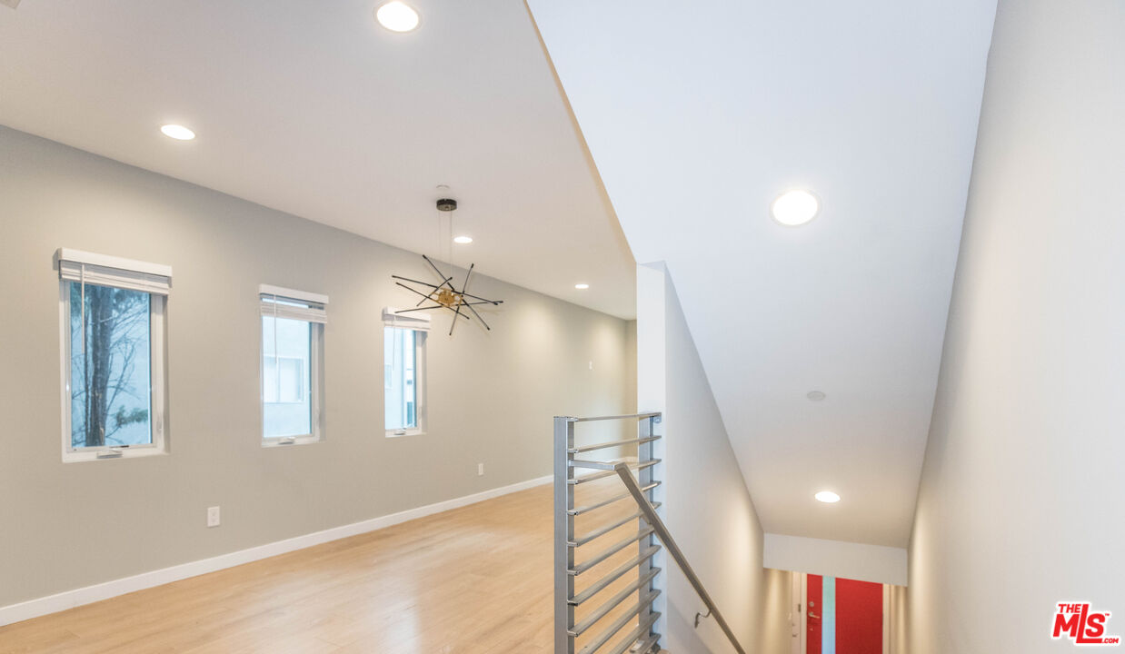 6546 La Mirada Avenue, Unit 6548 Los Angeles, CA 90038 - Photo 2 of 24 a view of a hallway with entryway