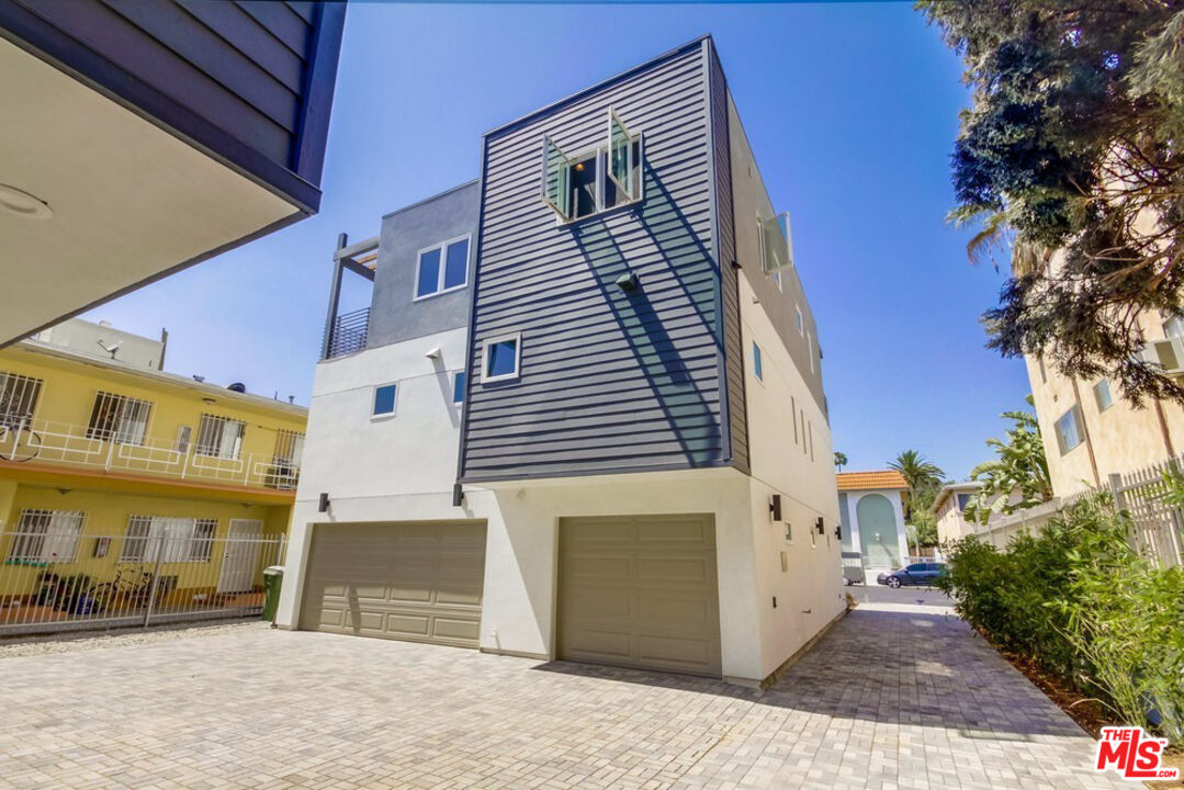 6546 La Mirada Avenue, Unit 6548 Los Angeles, CA 90038 - Photo 23 of 24 a front view of a building