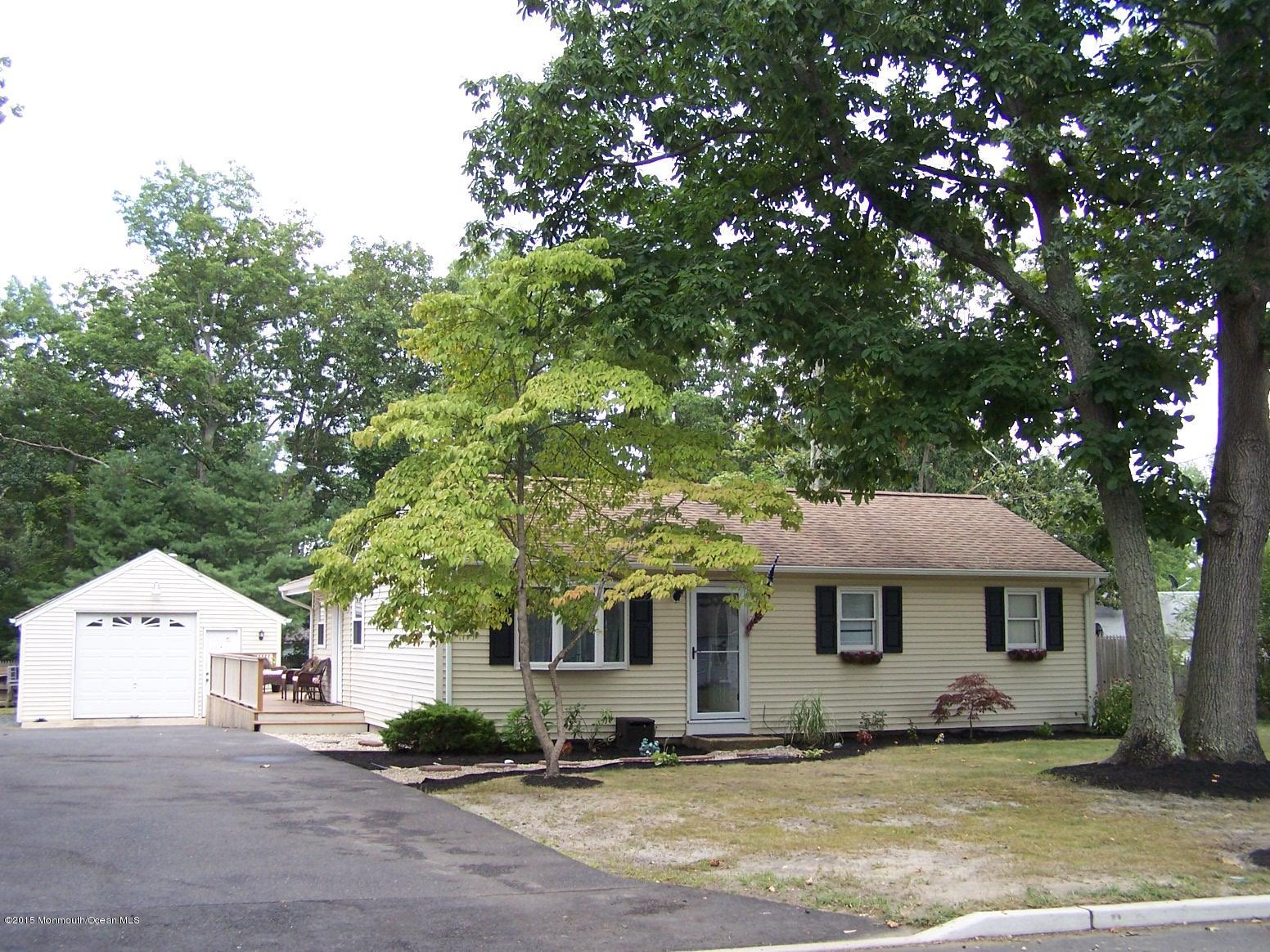 18 Locust Road Howell, NJ 07731 - Photo 1 of 11 010