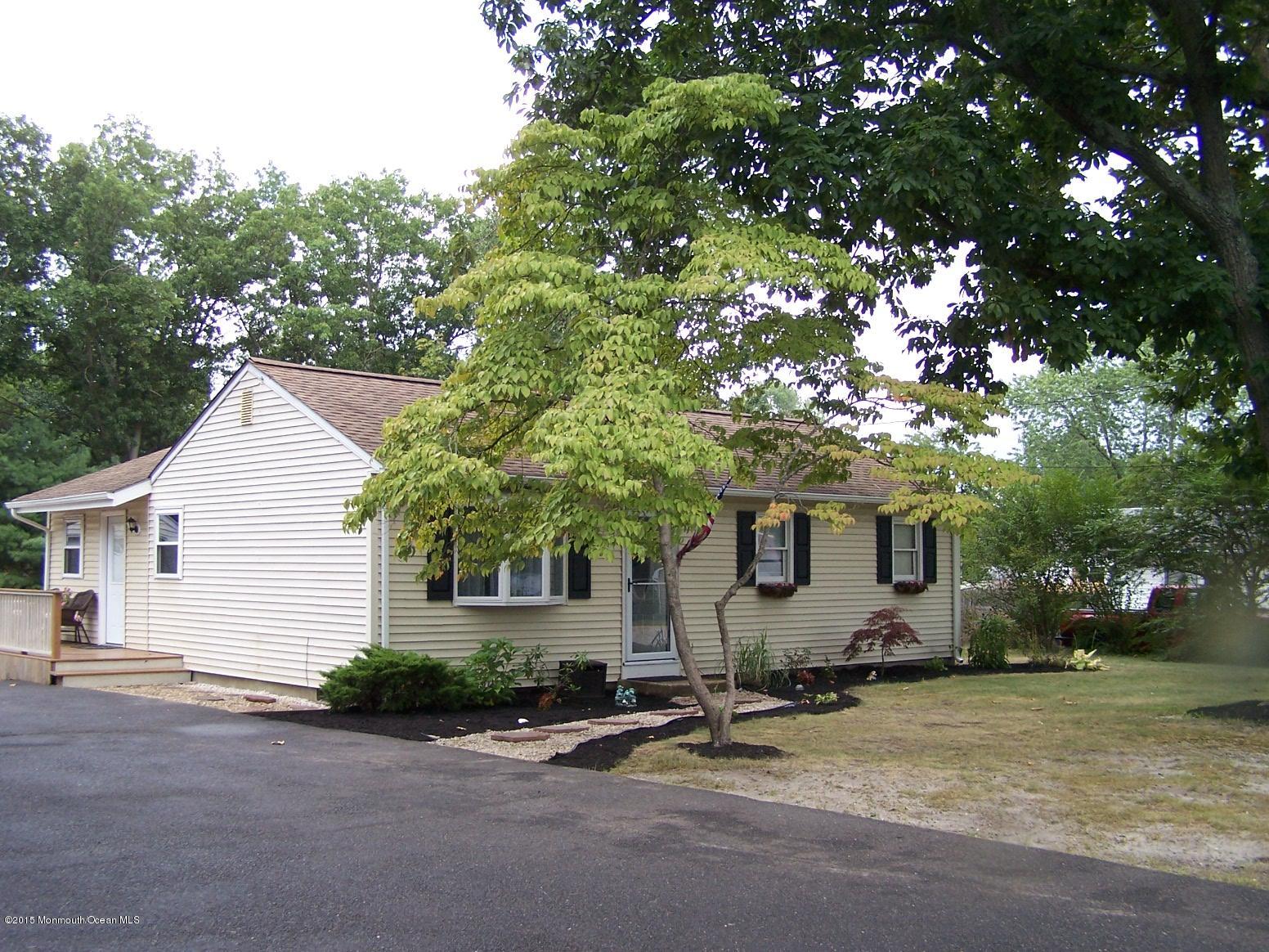 18 Locust Road Howell, NJ 07731 - Photo 3 of 11 022