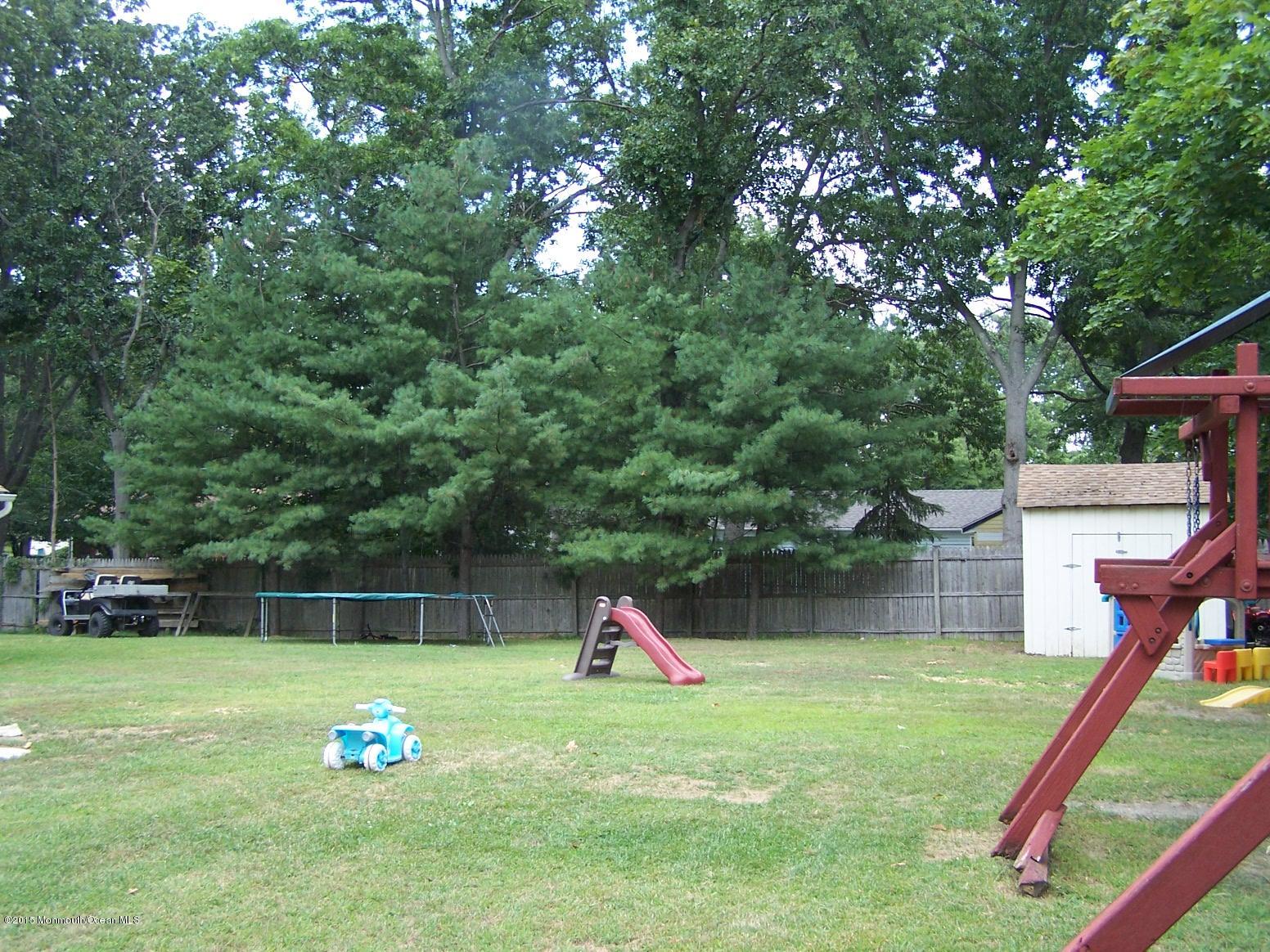 18 Locust Road Howell, NJ 07731 - Photo 5 of 11 016