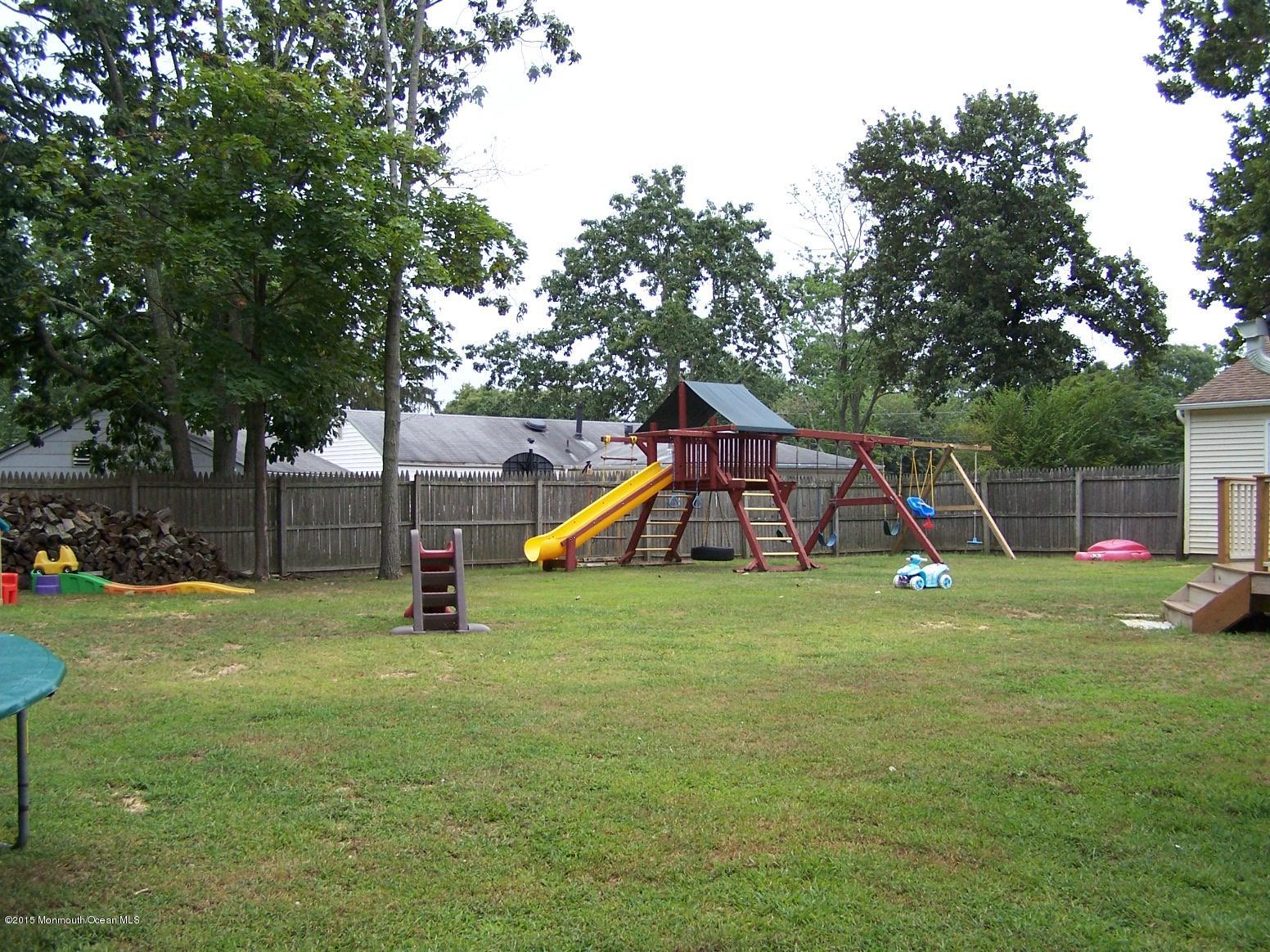 18 Locust Road Howell, NJ 07731 - Photo 6 of 11 013