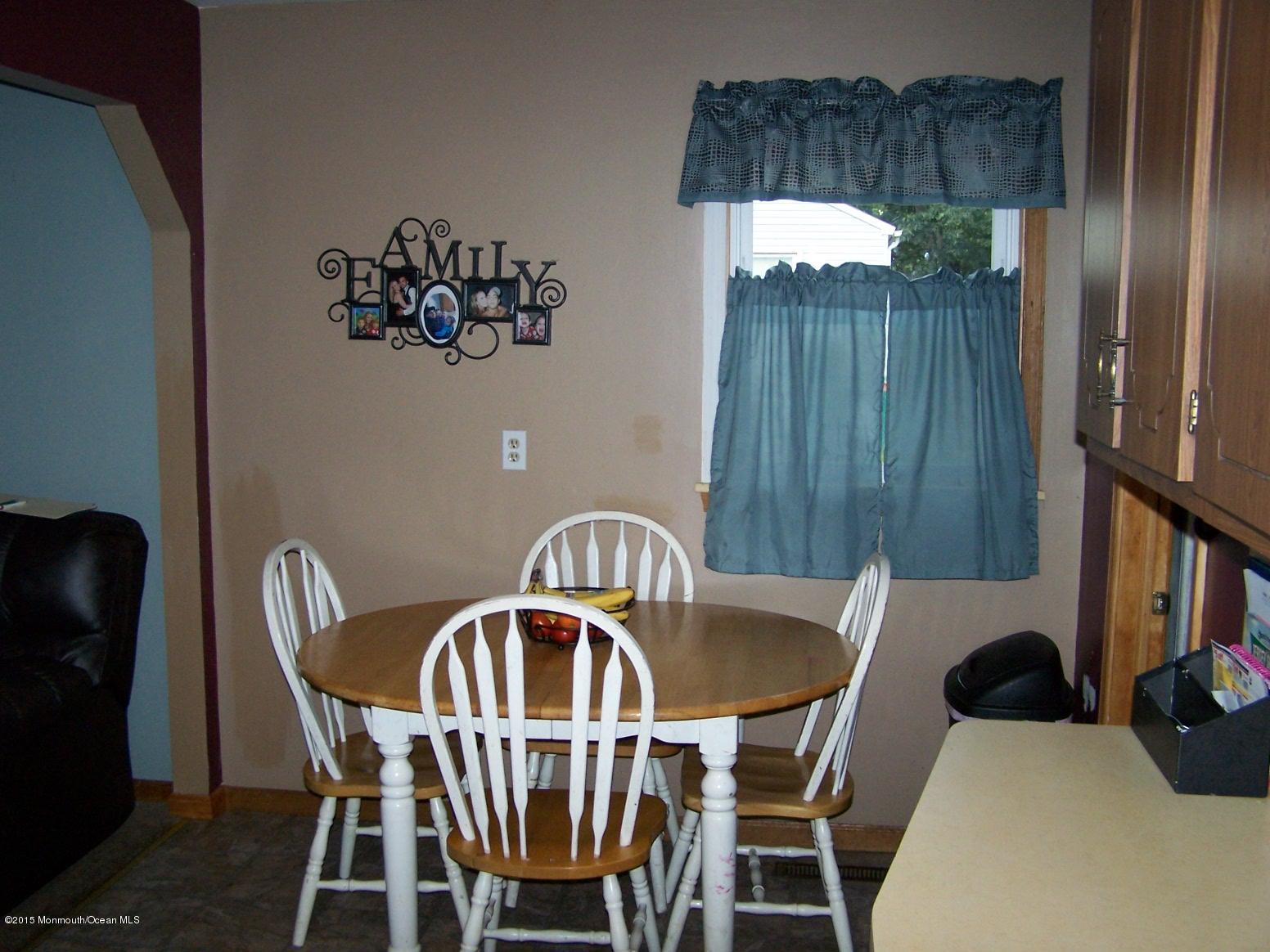 18 Locust Road Howell, NJ 07731 - Photo 8 of 11 074