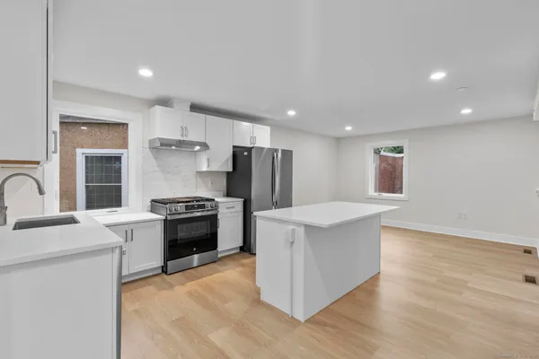 $1,950 | 1546 Chapel Street, Unit 3, New Haven, CT 06511