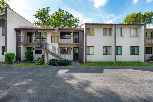 $2,000 | 153 West Laurel Drive, Unit 1003, Margate, FL 33063