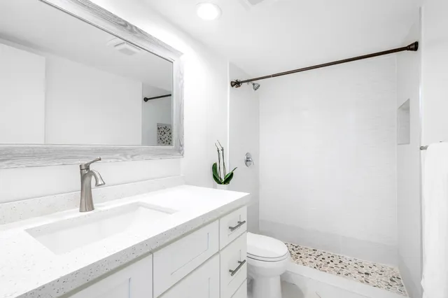 $2,000 | 153 West Laurel Drive, Unit 1003, Margate, FL 33063