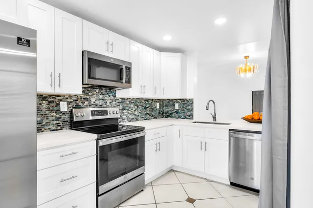 $2,000 | 153 West Laurel Drive, Unit 1003, Margate, FL 33063