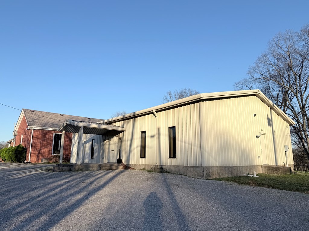 10926 Lafayette Road Herndon, KY 42236 - Photo 5 of 42 a view of a building