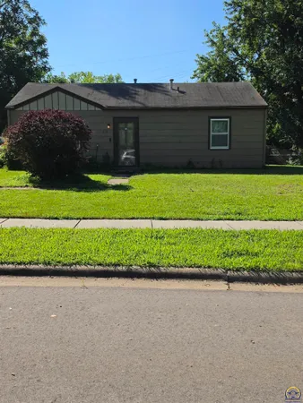 $194,000 | 221 Southeast 35th Terrace, Topeka, KS 66605