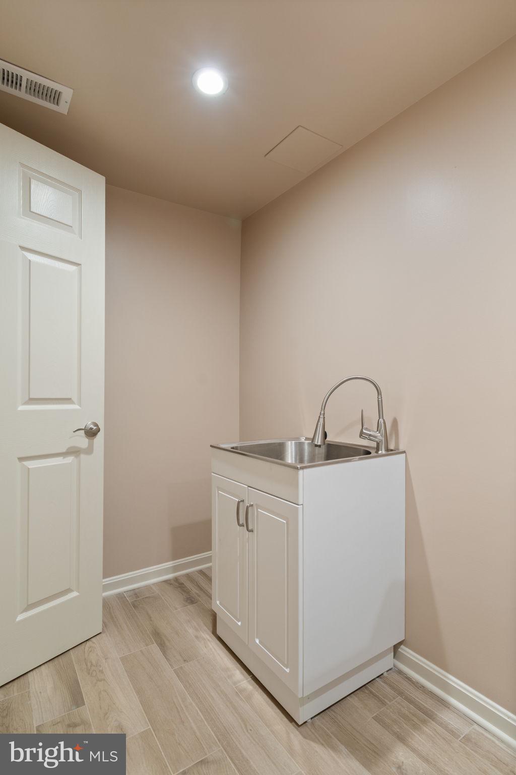 7619 Hayfield Road Alexandria, VA 22315 - Photo 47 of 60 Sink in laundry room