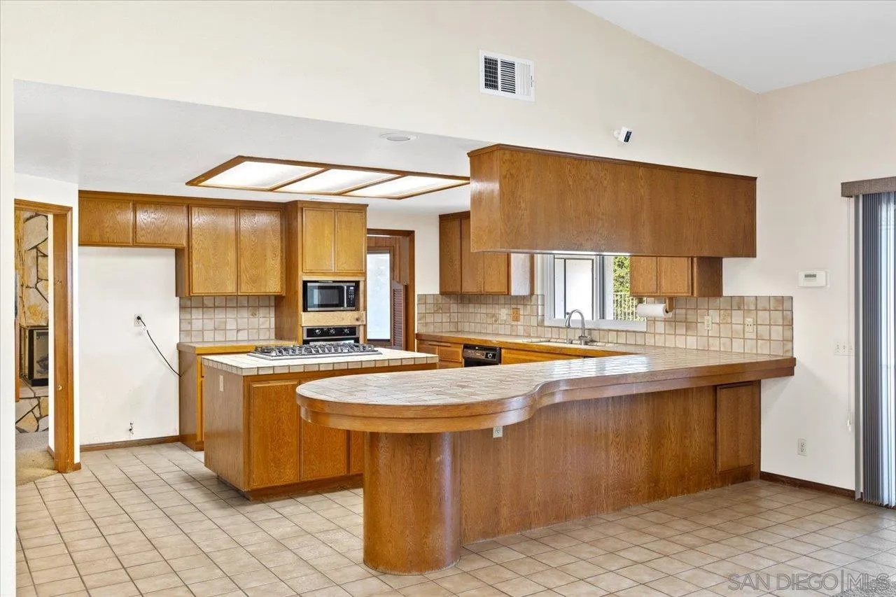 17648 Valle Verde Road Poway, CA 92064 - Photo 11 of 45