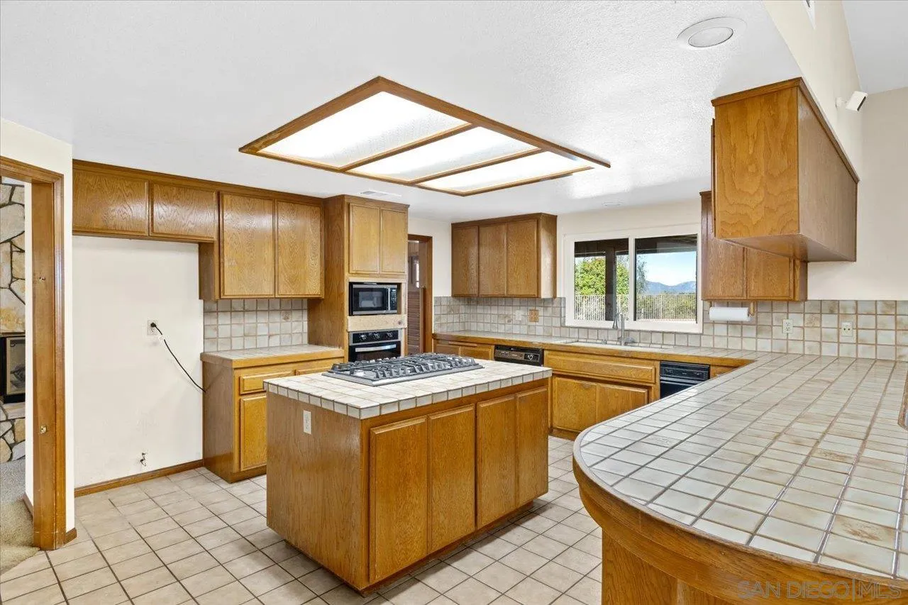 17648 Valle Verde Road Poway, CA 92064 - Photo 12 of 45