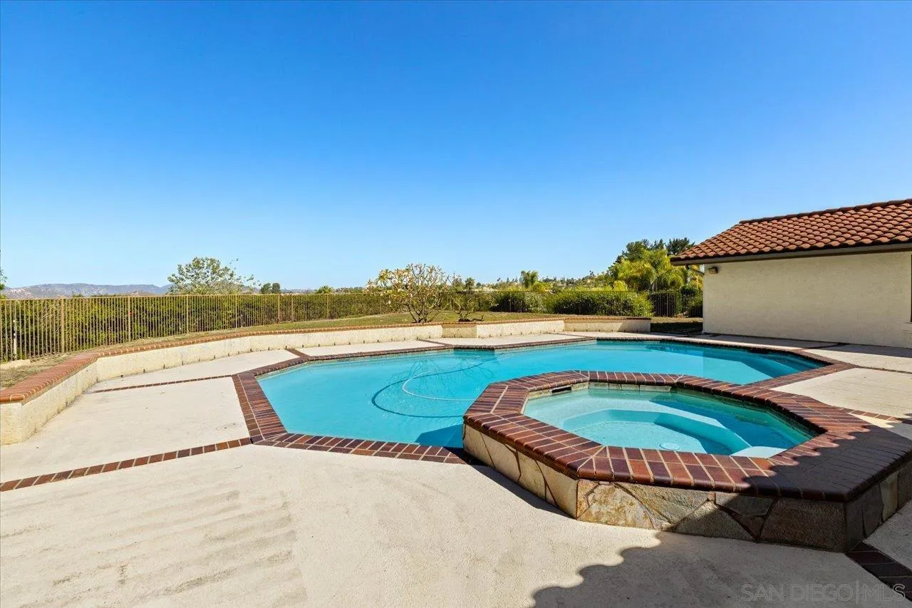 17648 Valle Verde Road Poway, CA 92064 - Photo 18 of 45