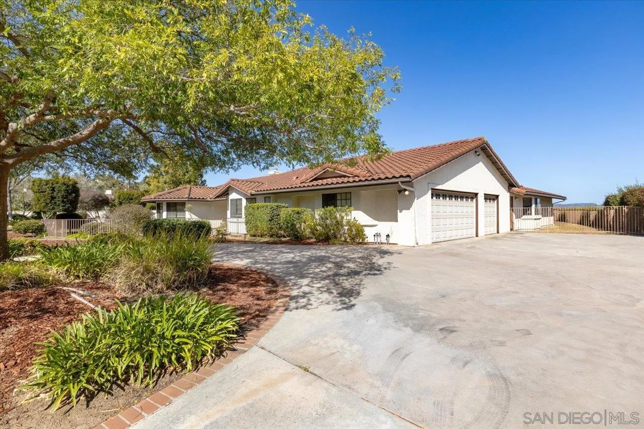 17648 Valle Verde Road Poway, CA 92064 - Photo 3 of 45