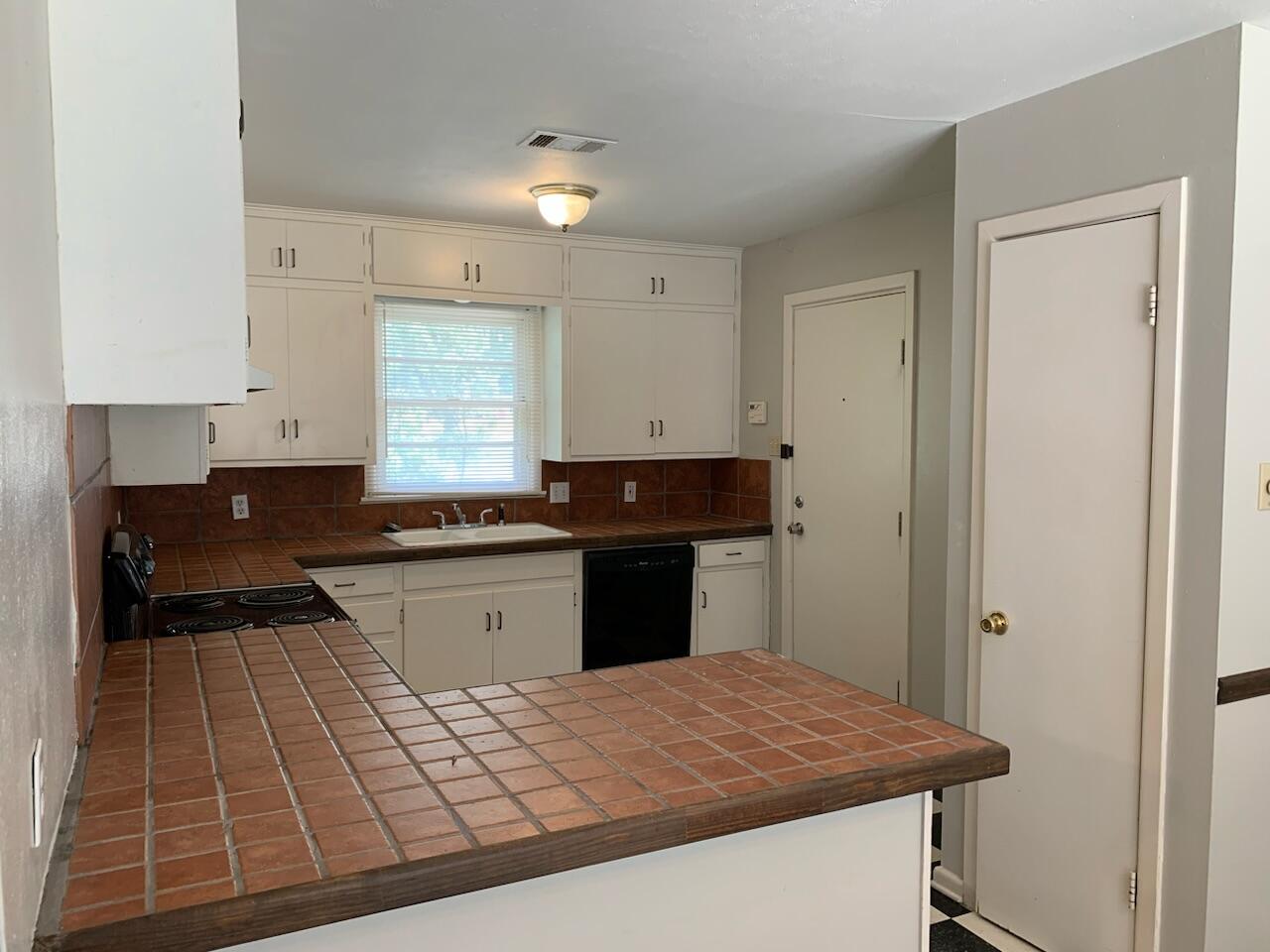 3820 29th Street Lubbock, TX 79410 - Photo 7 of 21 F0592205-F183-411E-B114-318575867E20