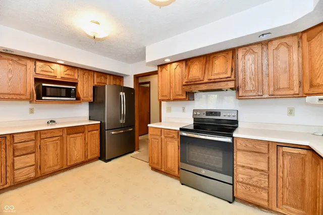 $570,000 | 9221 Stanley Drive, Mooresville, IN 46158