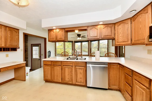 $570,000 | 9221 Stanley Drive, Mooresville, IN 46158