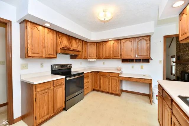 $570,000 | 9221 Stanley Drive, Mooresville, IN 46158