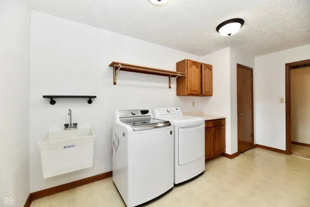 $570,000 | 9221 Stanley Drive, Mooresville, IN 46158