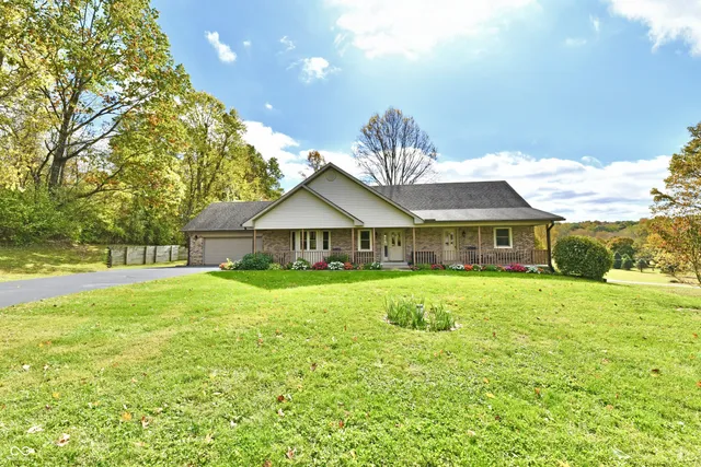 $570,000 | 9221 Stanley Drive, Mooresville, IN 46158