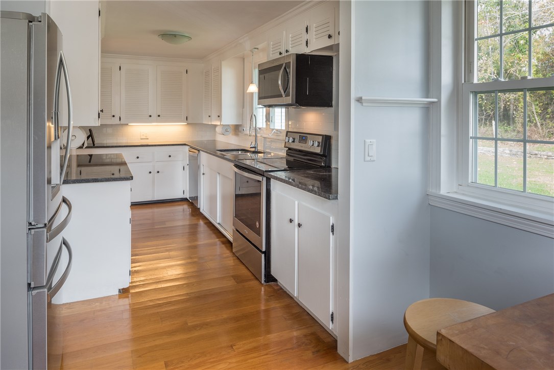 362 Nipmuc Road Scituate, RI 02825 - Photo 6 of 40