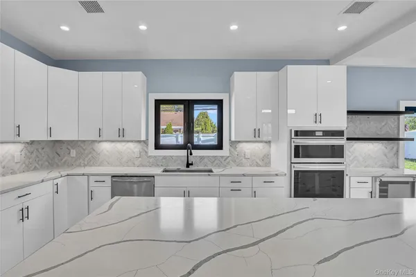 $1,515,000 | 557 Knoll Court, Seaford, NY 11783