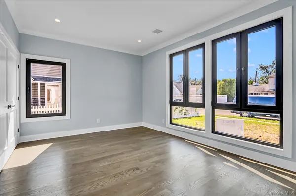 $1,515,000 | 557 Knoll Court, Seaford, NY 11783