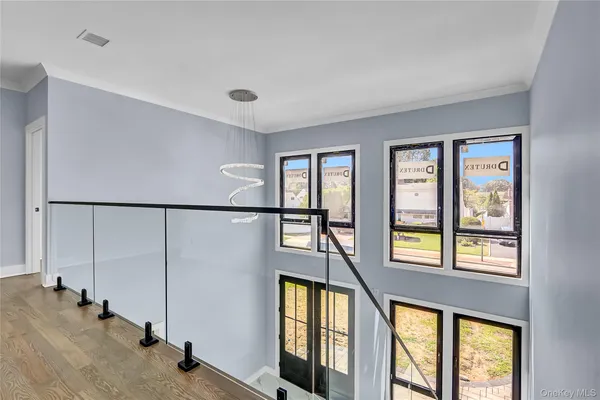 $1,515,000 | 557 Knoll Court, Seaford, NY 11783