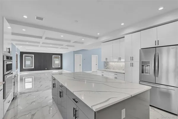 $1,515,000 | 557 Knoll Court, Seaford, NY 11783