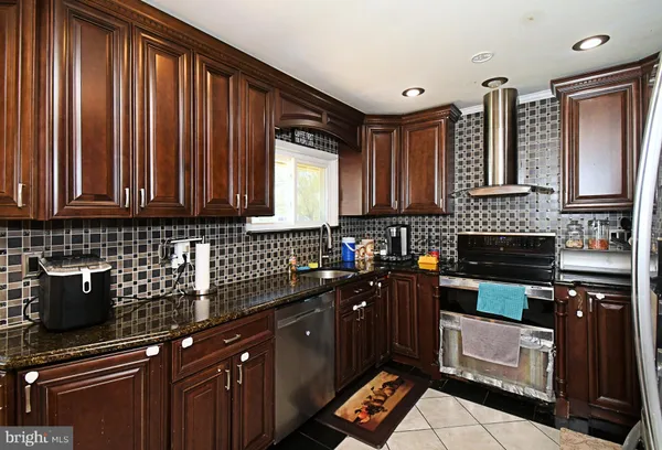 $399,999 | 127 Hedge Road, Levittown, PA 19056
