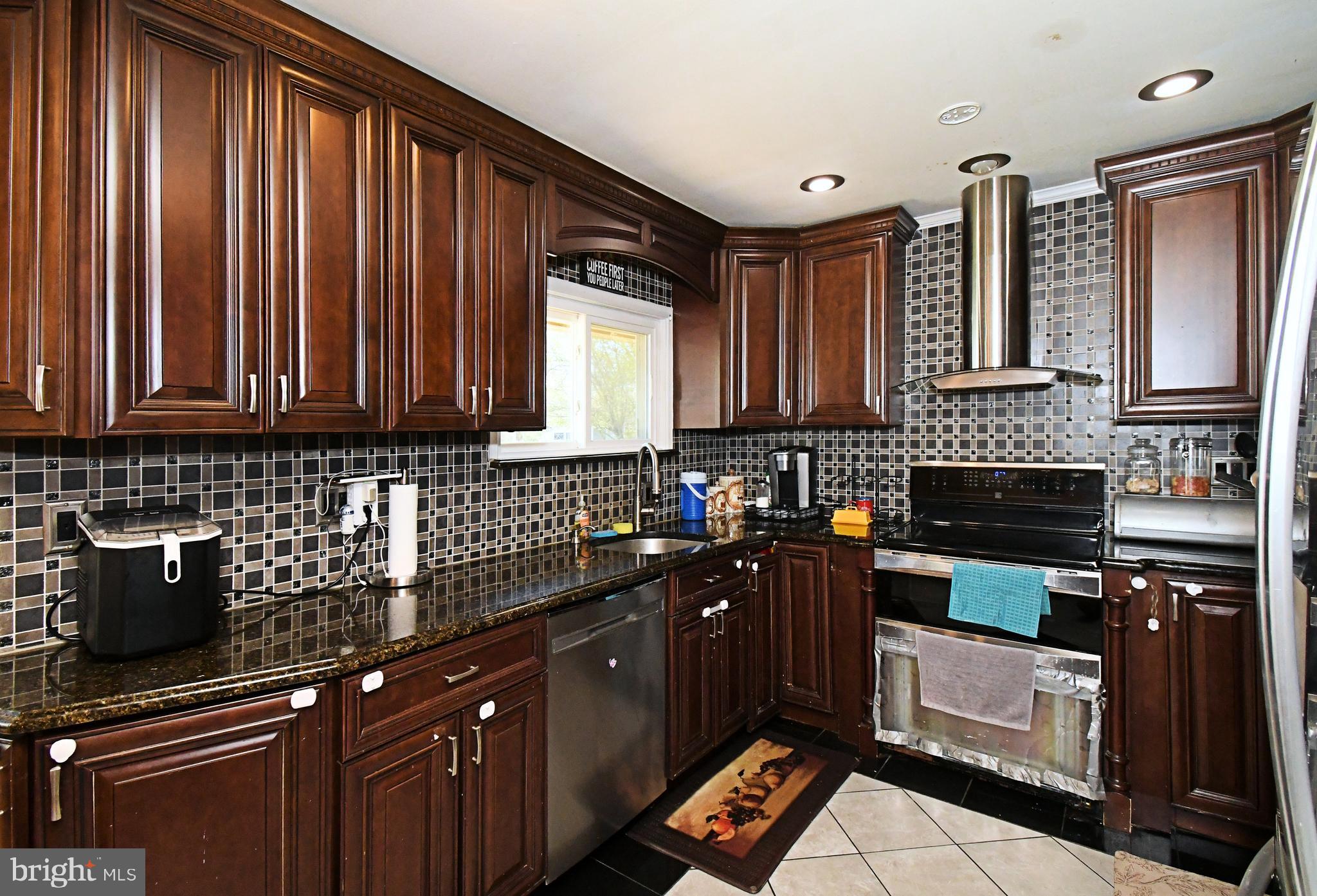 127 Hedge Road Levittown, PA 19056 - Photo 12 of 32