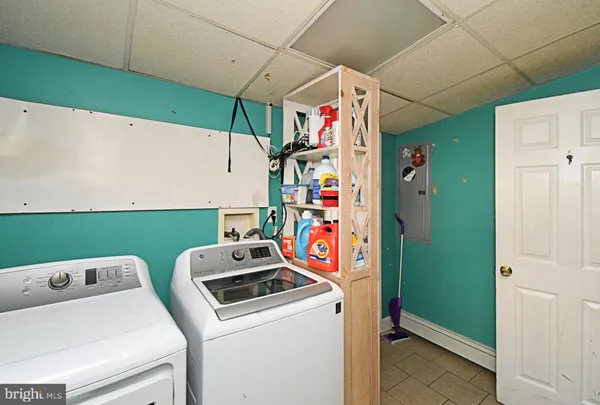 $399,999 | 127 Hedge Road, Levittown, PA 19056