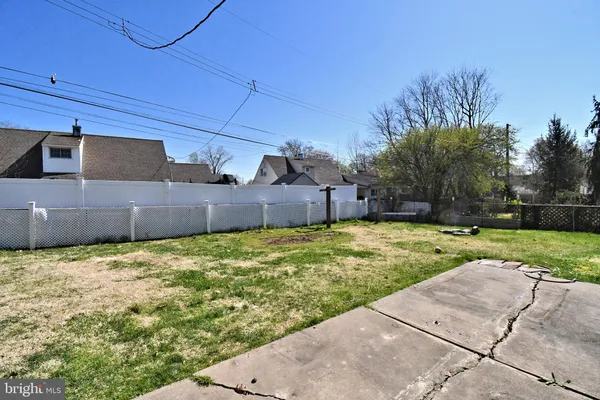 $399,999 | 127 Hedge Road, Levittown, PA 19056