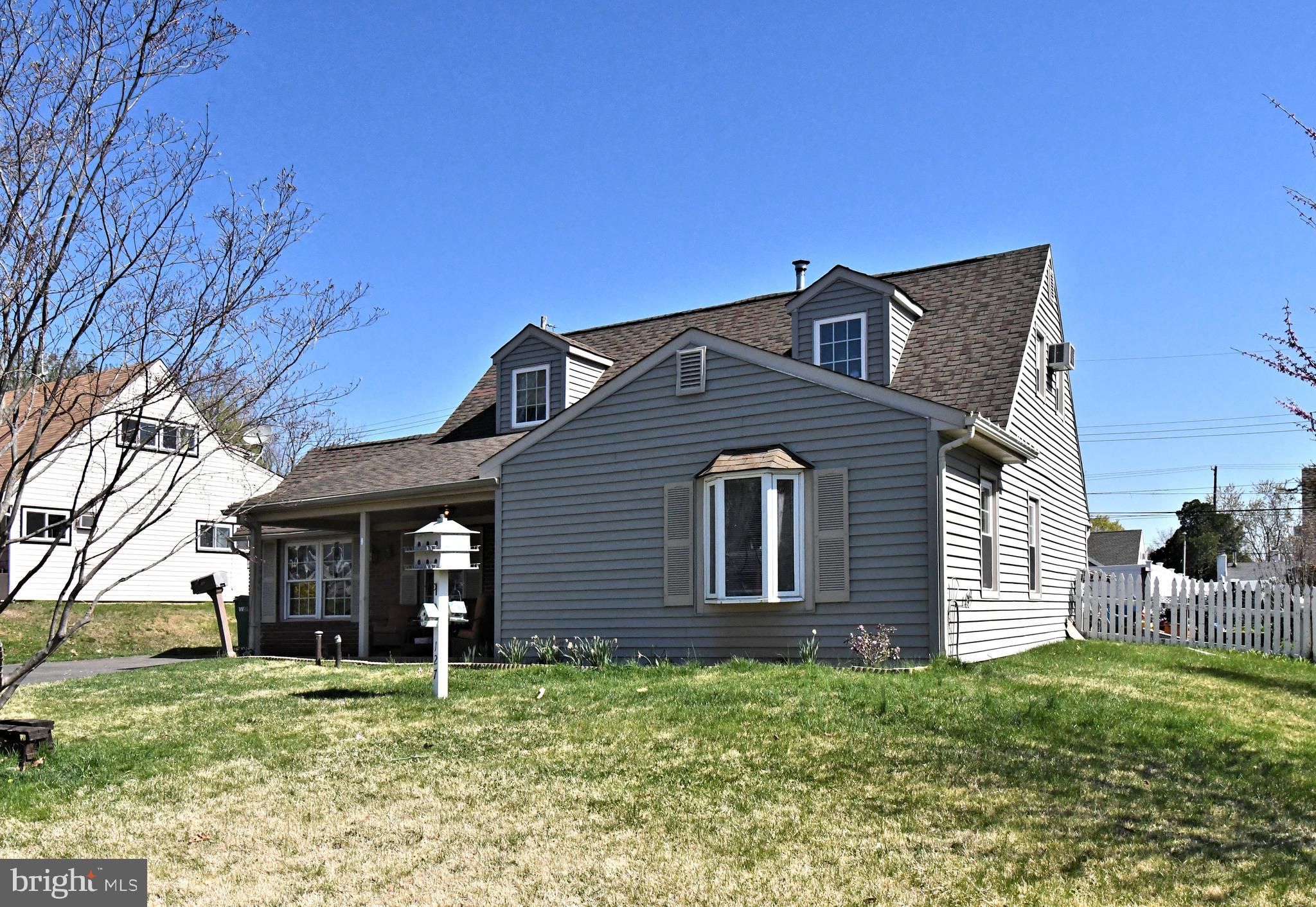 127 Hedge Road Levittown, PA 19056 - Photo 3 of 32