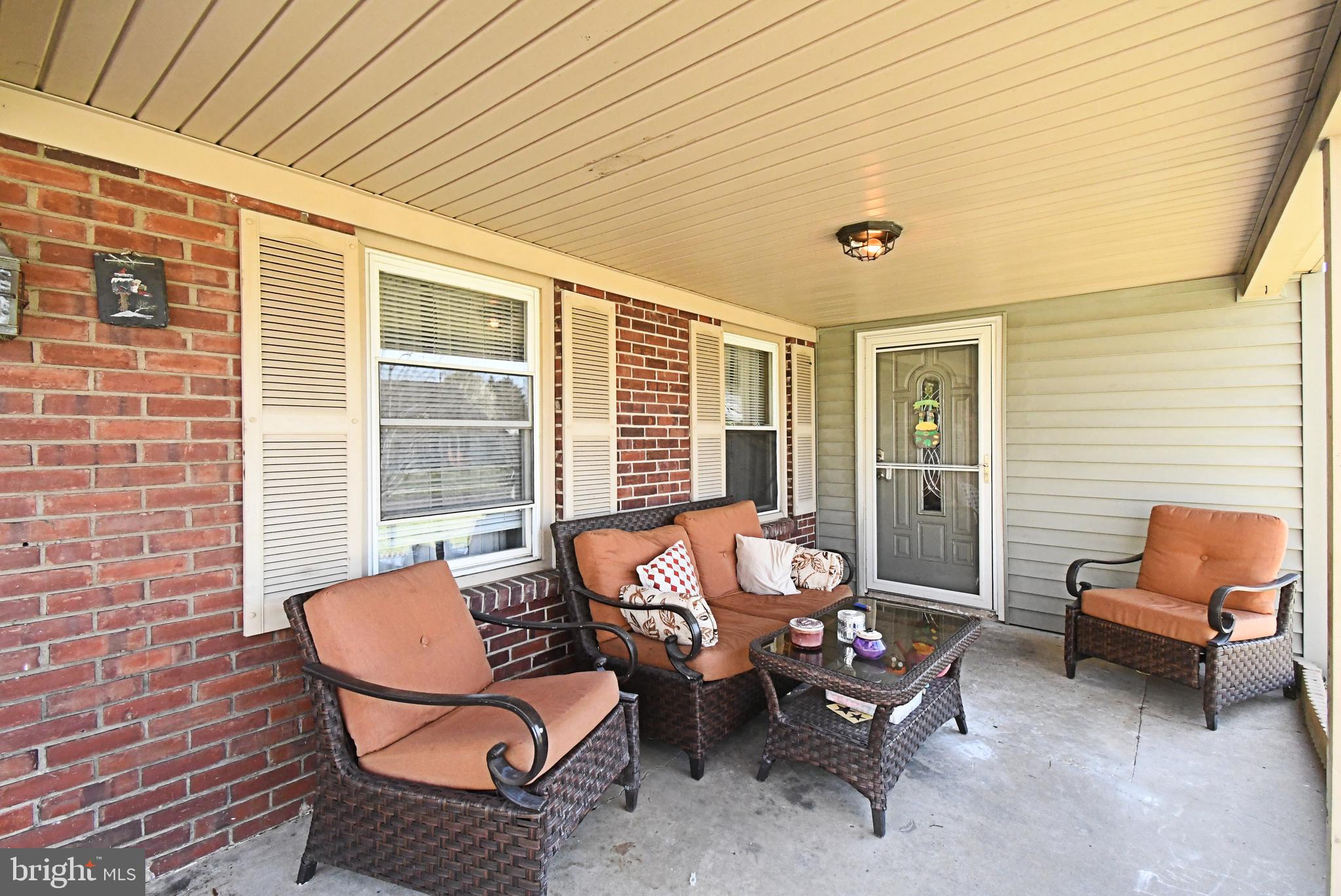 127 Hedge Road Levittown, PA 19056 - Photo 4 of 32