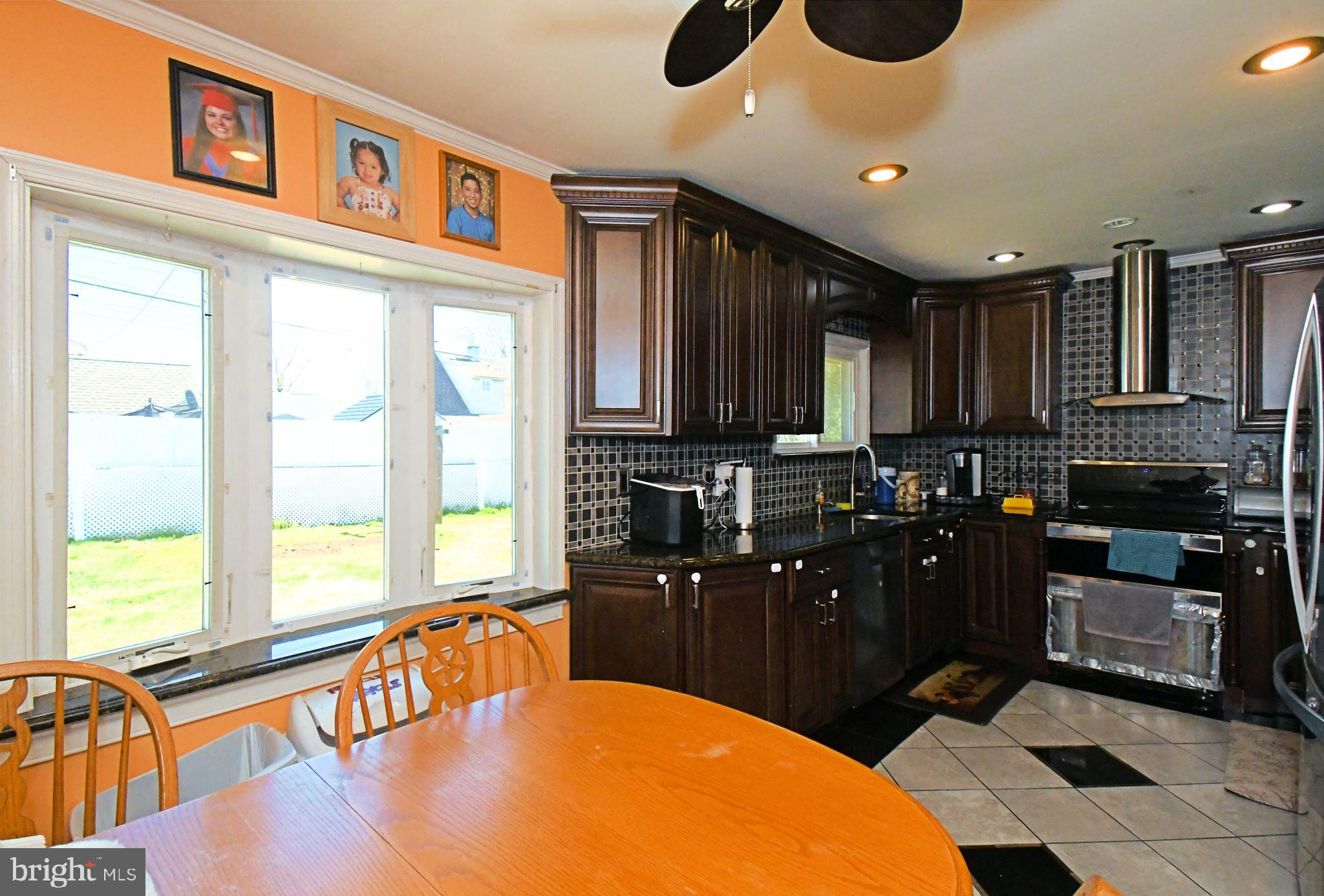 127 Hedge Road Levittown, PA 19056 - Photo 9 of 32