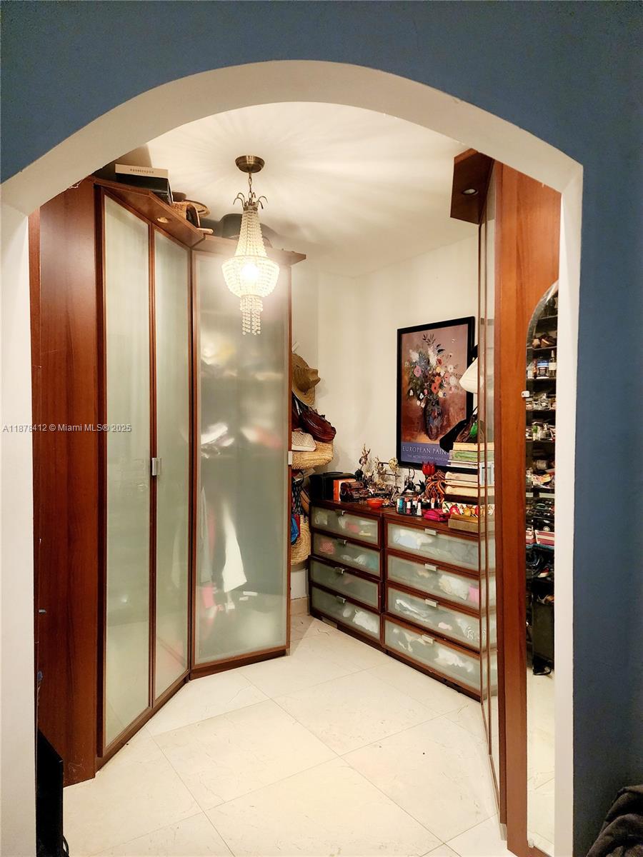 1710 Cleveland Road Miami Beach, FL 33141 - Photo 10 of 36 a view of entryway