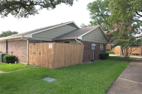$1,950 | 1801 West Spring Creek Parkway, Unit D2, Plano, TX 75023