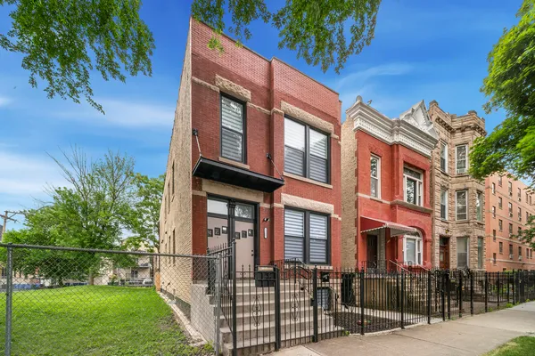 $2,300 | 1137 North Francisco Avenue, Unit 1, Chicago, IL 60622