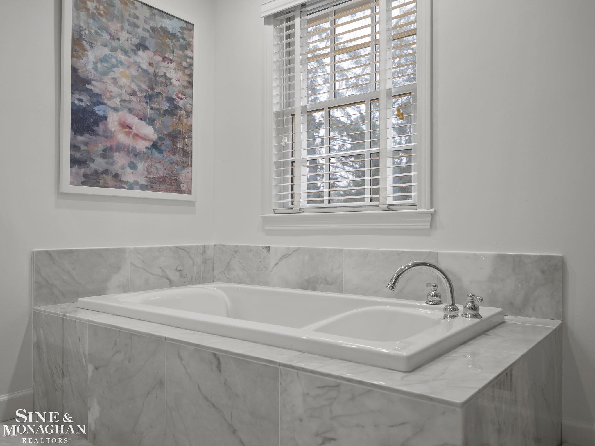 277 Cloverly Road Grosse Pointe, MI 48236 - Photo 17 of 46 Master Bathroom