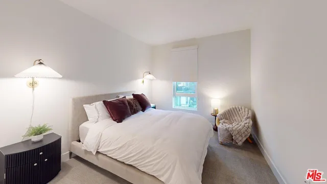 $2,921 | 250 East Broadway, Unit 301, Long Beach, CA 90802