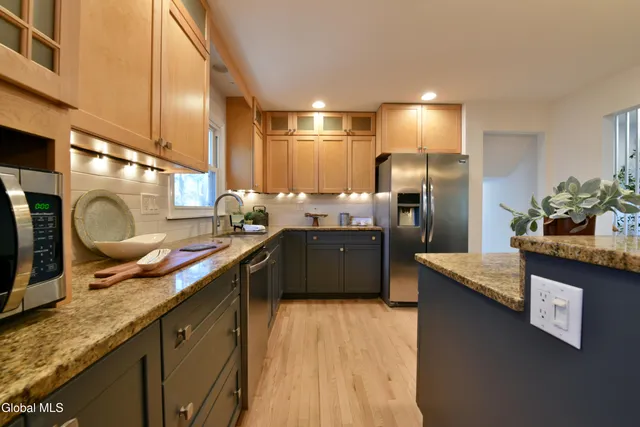 $549,000 | 871 Maxwell Drive, Niskayuna, NY 12309