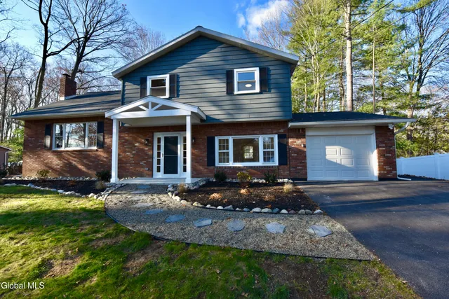 $549,000 | 871 Maxwell Drive, Niskayuna, NY 12309